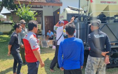 Pelatihan Penggunaan Combine Harvester