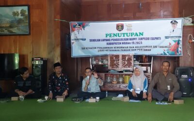 Penutupan Sekolah Lapang Pengelolaan Hama Terpadu (SLPHT)